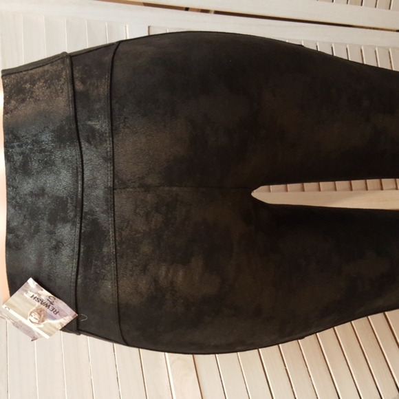 Pioneer Rose Women Velvet Pants - Picture 2 of 7